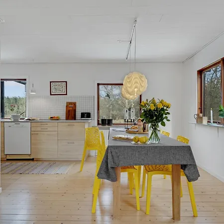 Lovely In With Kitchen * Рандбол