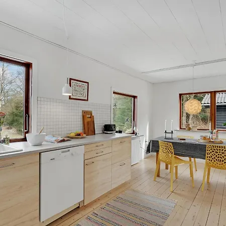 Дом отдыха Lovely In With Kitchen